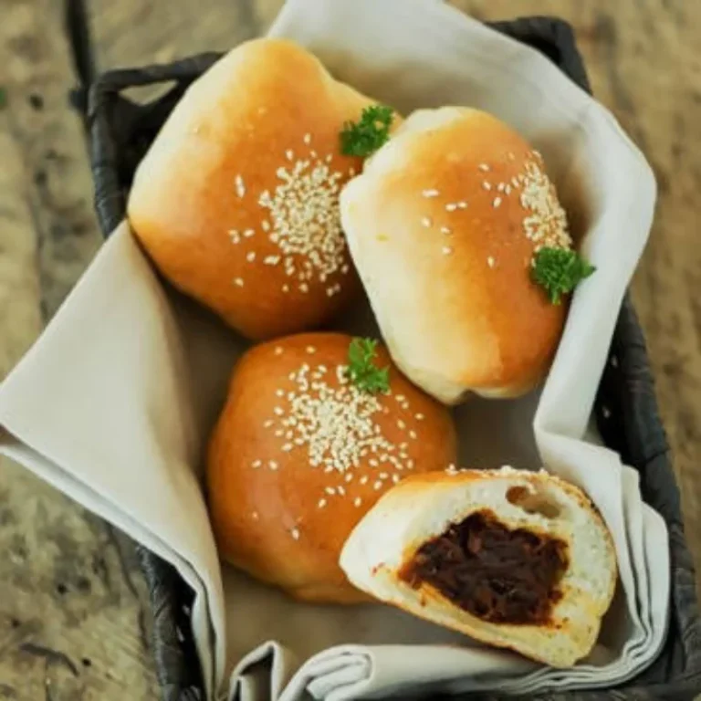 Sinisambol Bun - A Taste of Sri Lanka